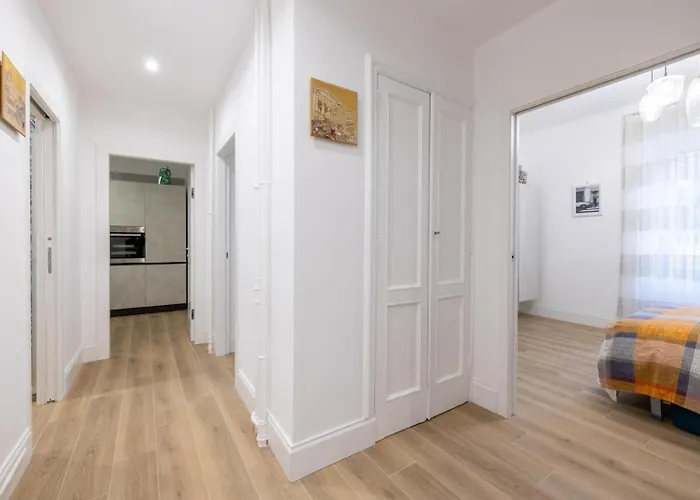 아파트 Blessed House